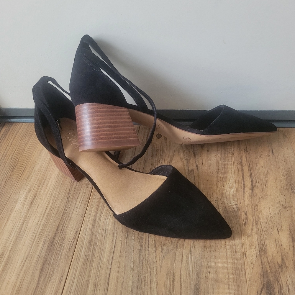 Crown Vintage Black Heels with Classic Elegance